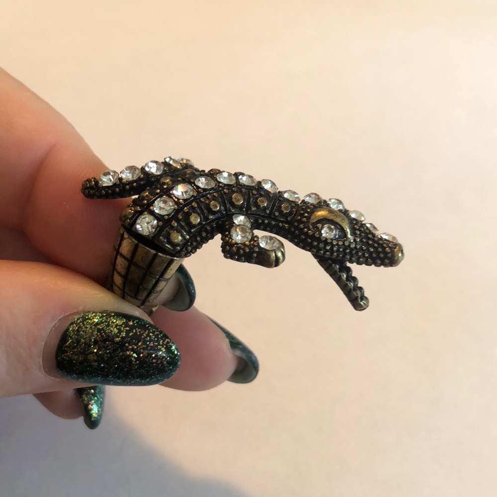 Adorable wrap-a-round crock ring 🐊